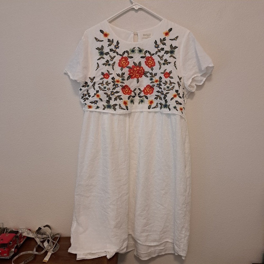 Roolee Mom White Swiss Dot Floral Embroidered Nursing Midi Dress Large